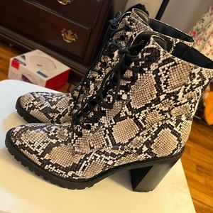 Faux snake skin boots size 9 boohoo